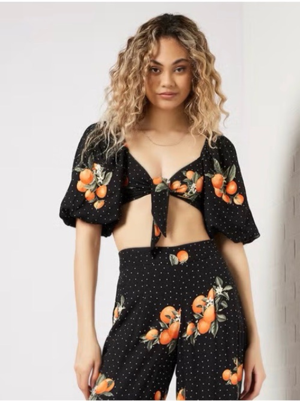 Forever 21 printed tie front crop top on black